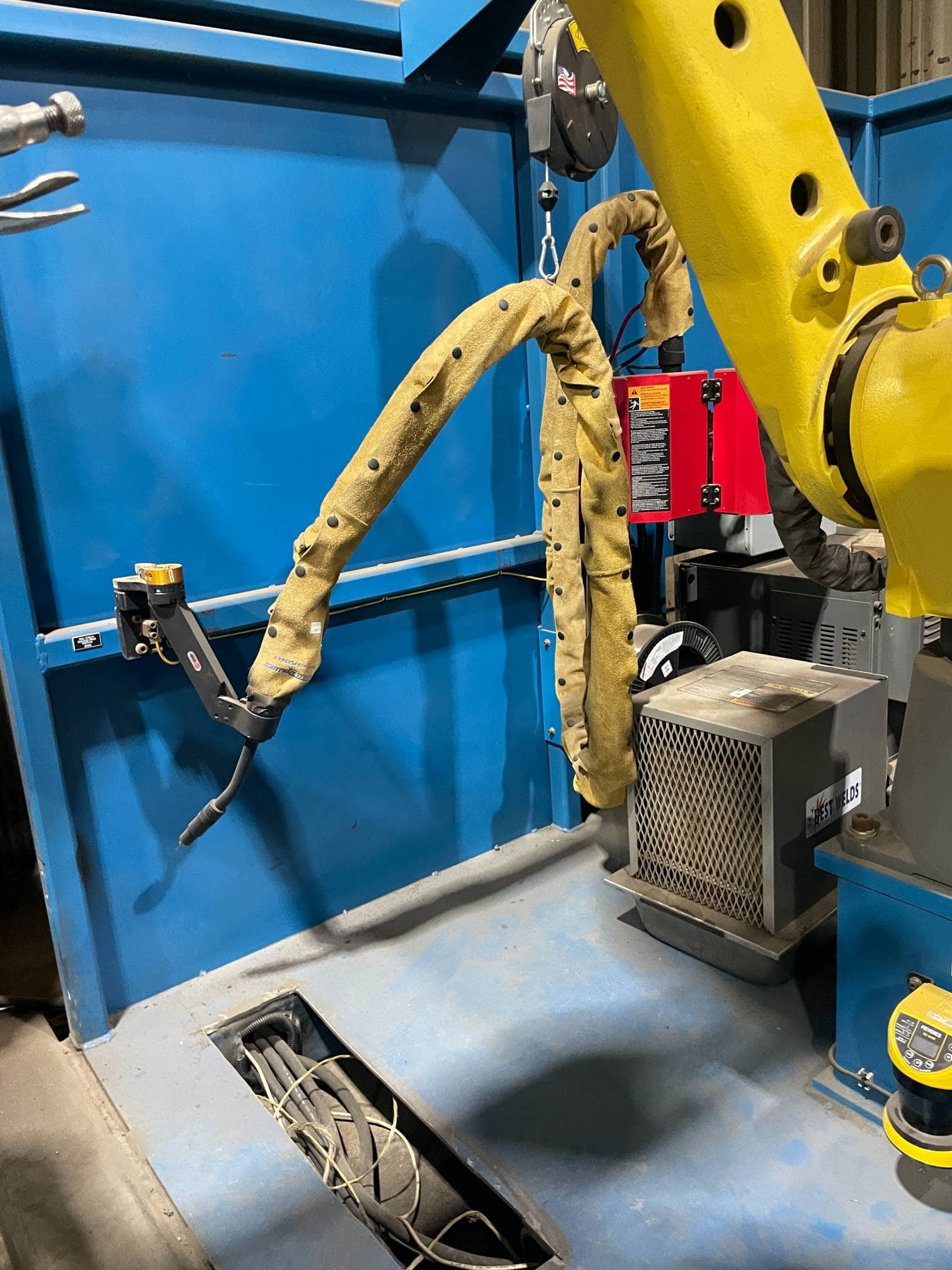 Arc Specialties Mig Tig Weld Cell Equipped With Fanuc Arc Mate Ic