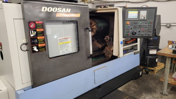 Doosan Lynx 300 CNC Lathe 2011 Chip Conveyor Fanuc Control Parts