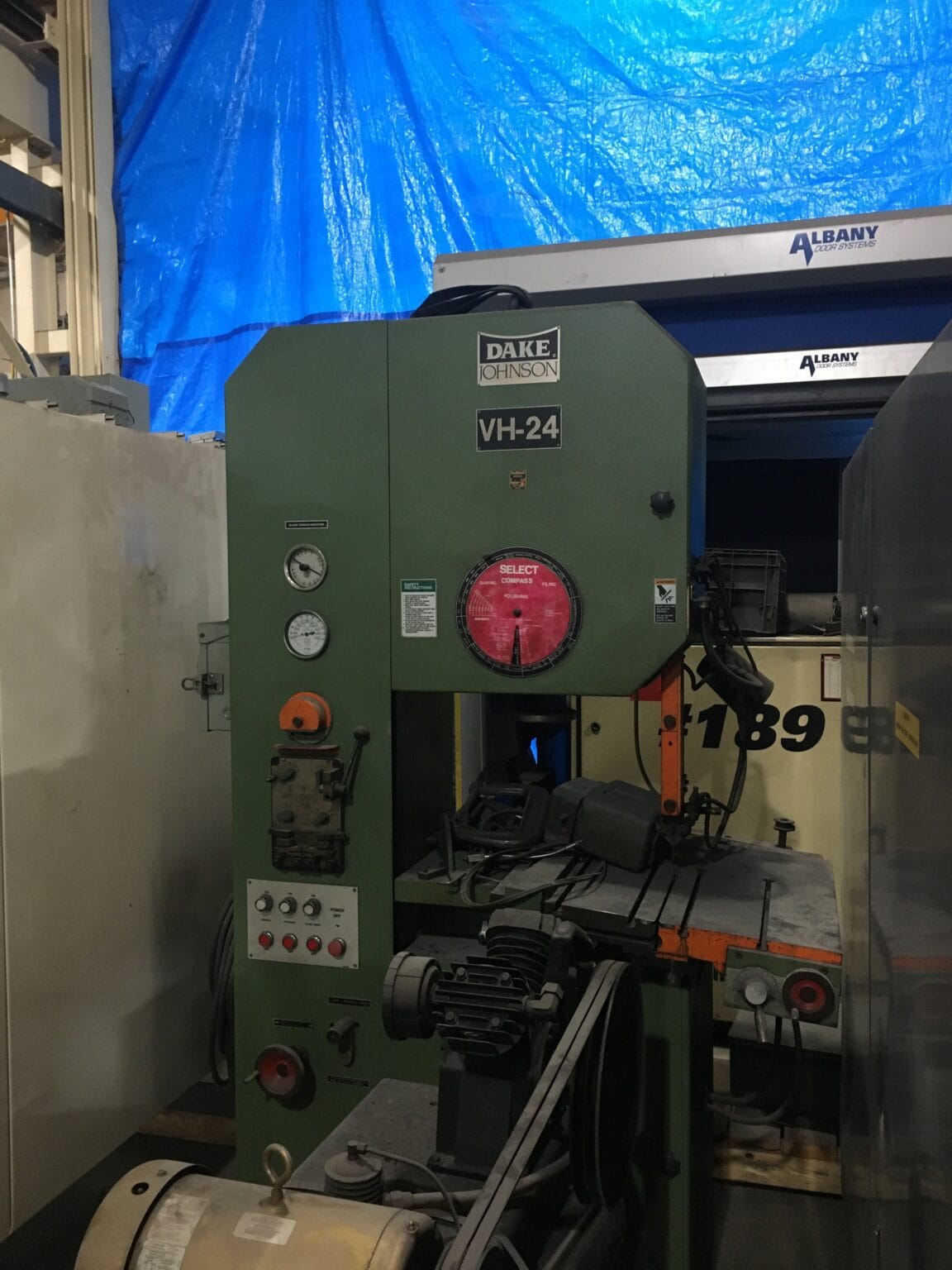 23" x 13" Dake VH24 Vertical Band Saw Power Feed and Chain Drive