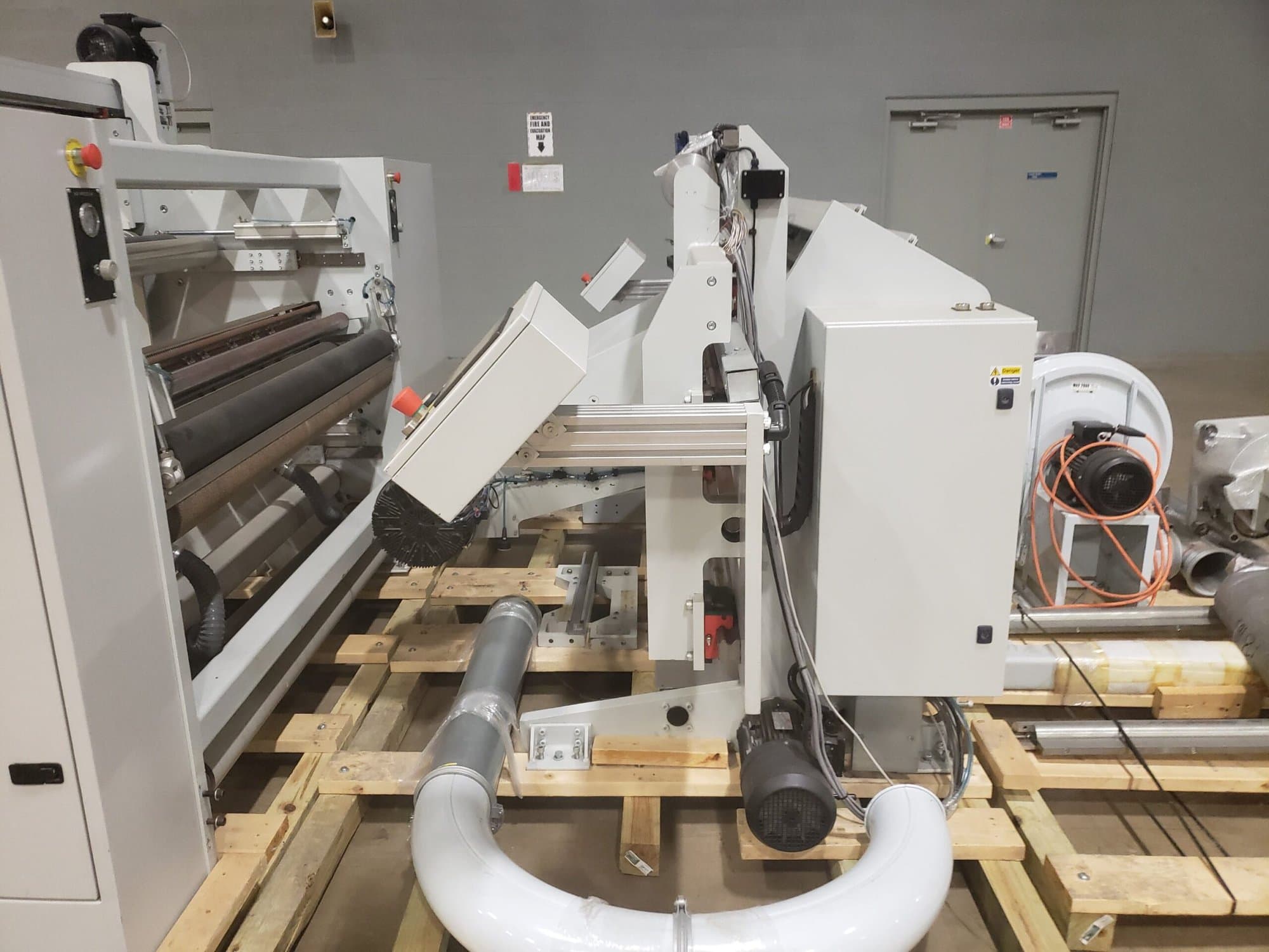 62" Universal X6 Duplex Slitter Rewinder, 2013 - Low Hours/Like New - Image 8