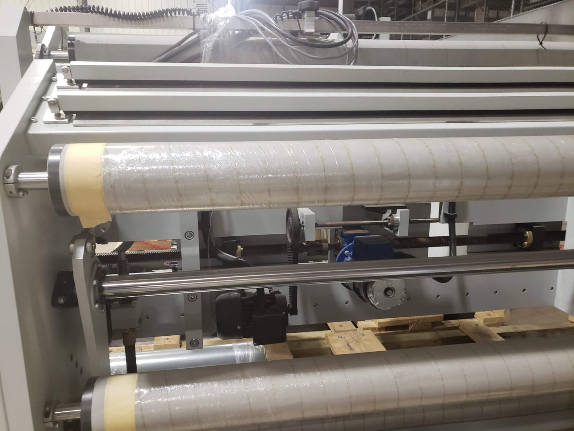 62" Universal X6 Duplex Slitter Rewinder, 2013 - Low Hours/Like New - Image 9
