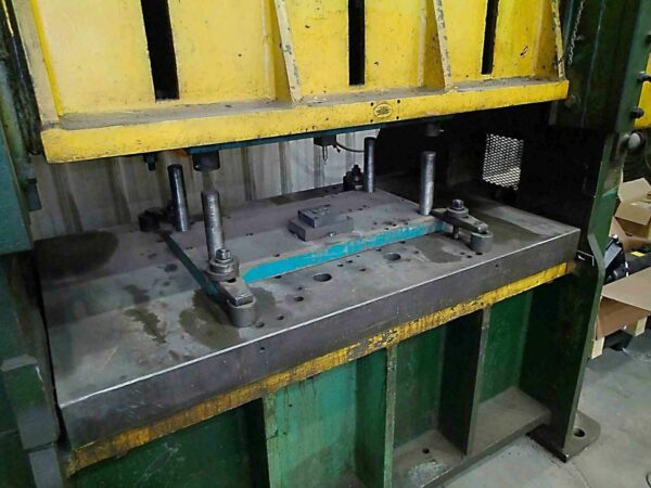 150 Ton Verson Model 6B60 Straight Side Press- 6" Stroke, 16" Shut, Power Ram - Image 5