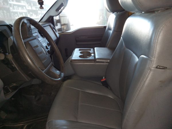 Ford F550 Super Duty, 2012, Regular Cab, Flatbed Truck - Image 4