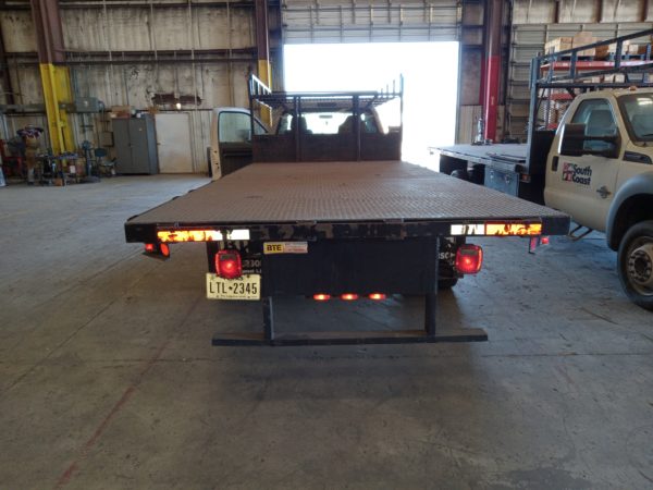 Ford F550 Super Duty, 2012, Regular Cab, Flatbed Truck - Image 6