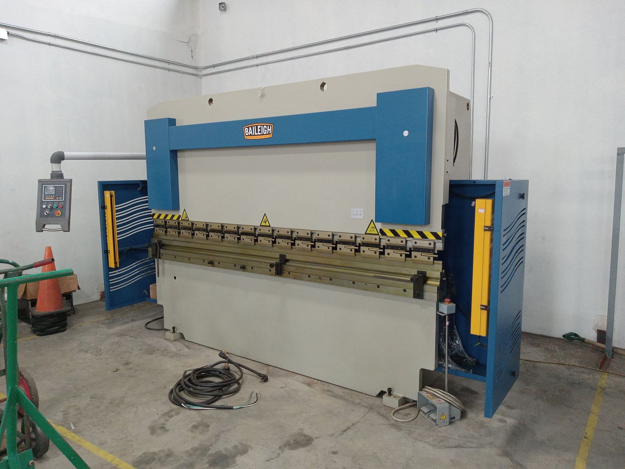 100 Ton x 10' Baileigh PPTK 100/30 CNC Press Brake, 2021 - YSD6000 CNC Controller, Never Powered Up.