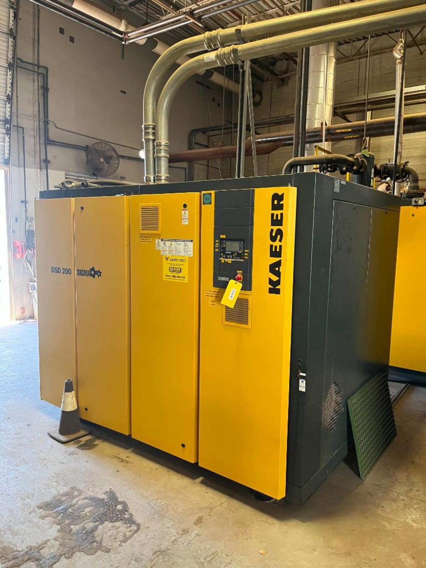 2014 kaeser dsd 200 air compressor 250hp with 28442 running hours and 7775 load hours