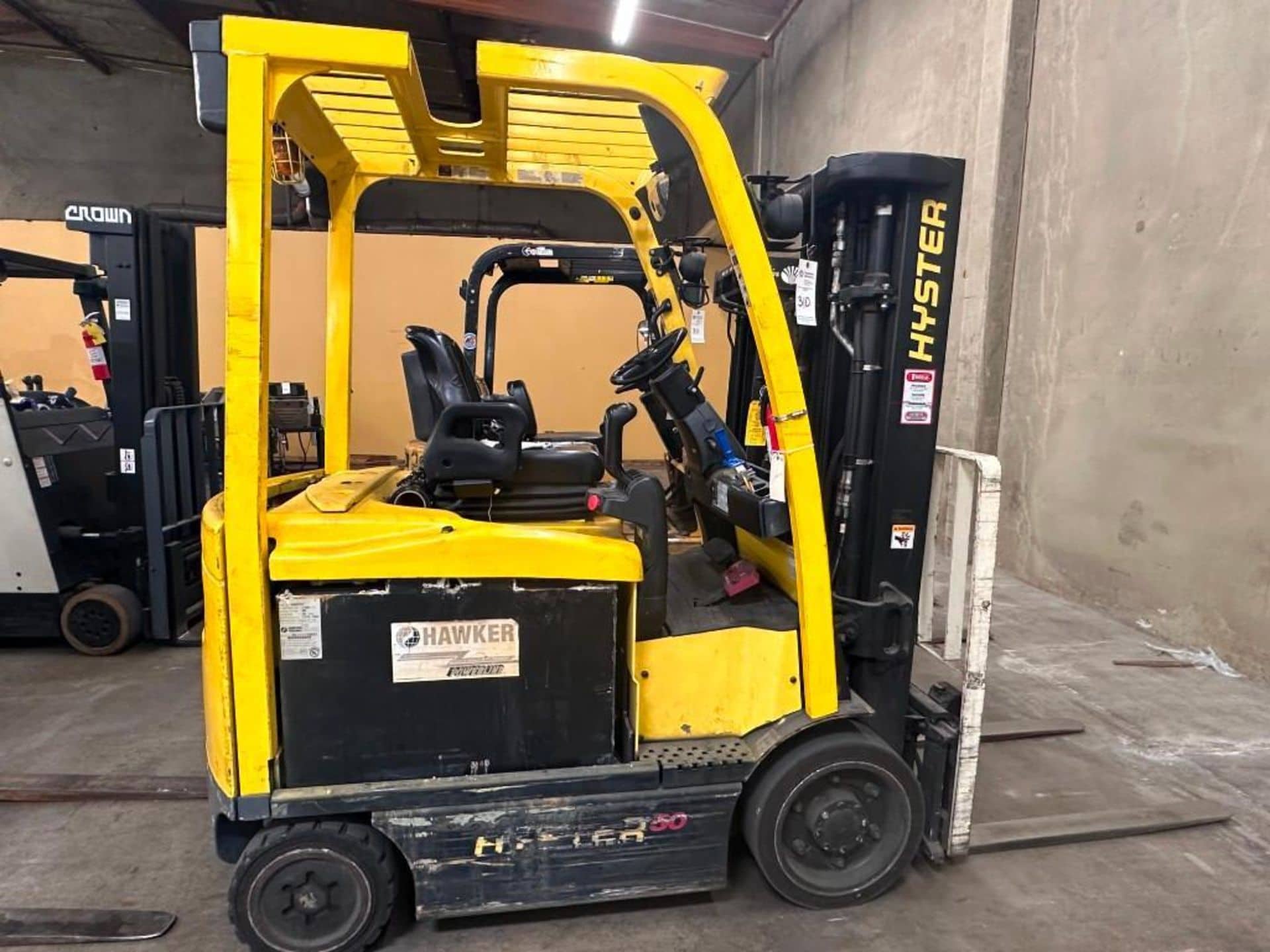 5000 pound hyster e50xn33 electric forklift for sale