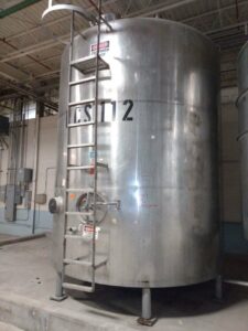 6500 gallon stainless steel tank with safetly ladder