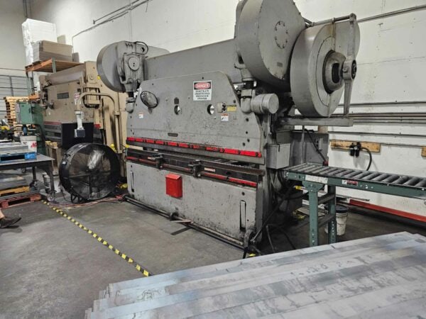 115 Ton x 8' Cincinnati 7 Series Mechanical Press Brake