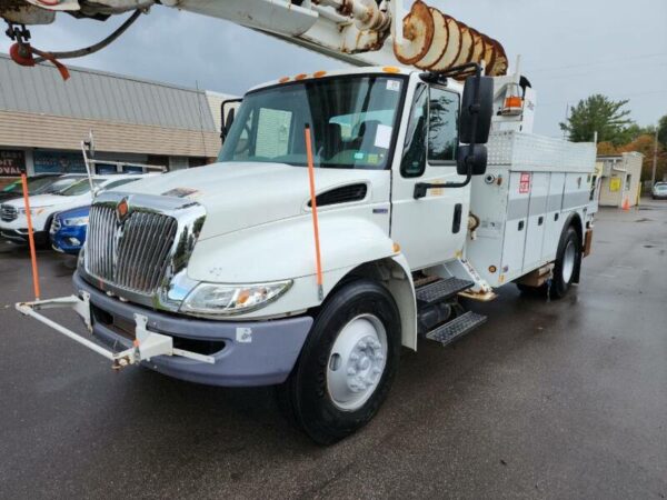 International 4000 Digger Derrick Automatic Crane Truck