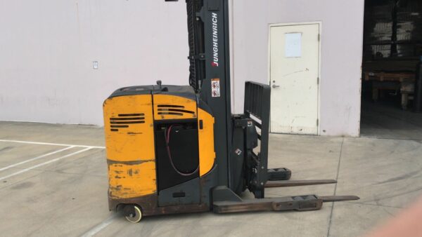 Jungheinrich ETR 230 3,000 lbs Electric Pallet Truck