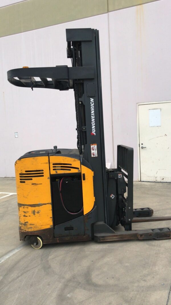 Jungheinrich ETR 230 3,000 lbs Electric Pallet Truck