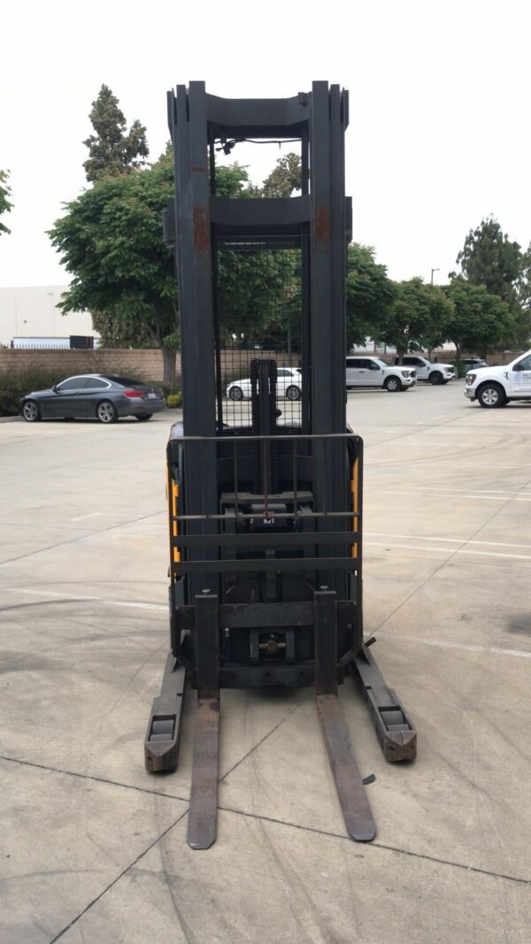 Jungheinrich ETR 230 3,000 lbs Electric Pallet Truck