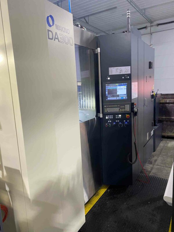 Makino DA300 VMC