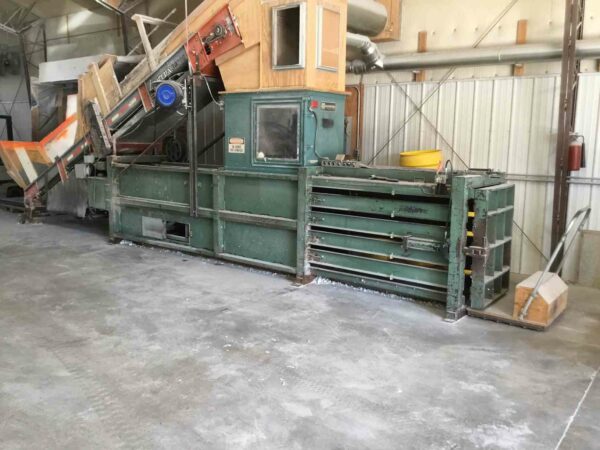 Maren Closed Door Manual Tie Horizontal Baler with Byron 3020B Hydraulic Driven Conveyor