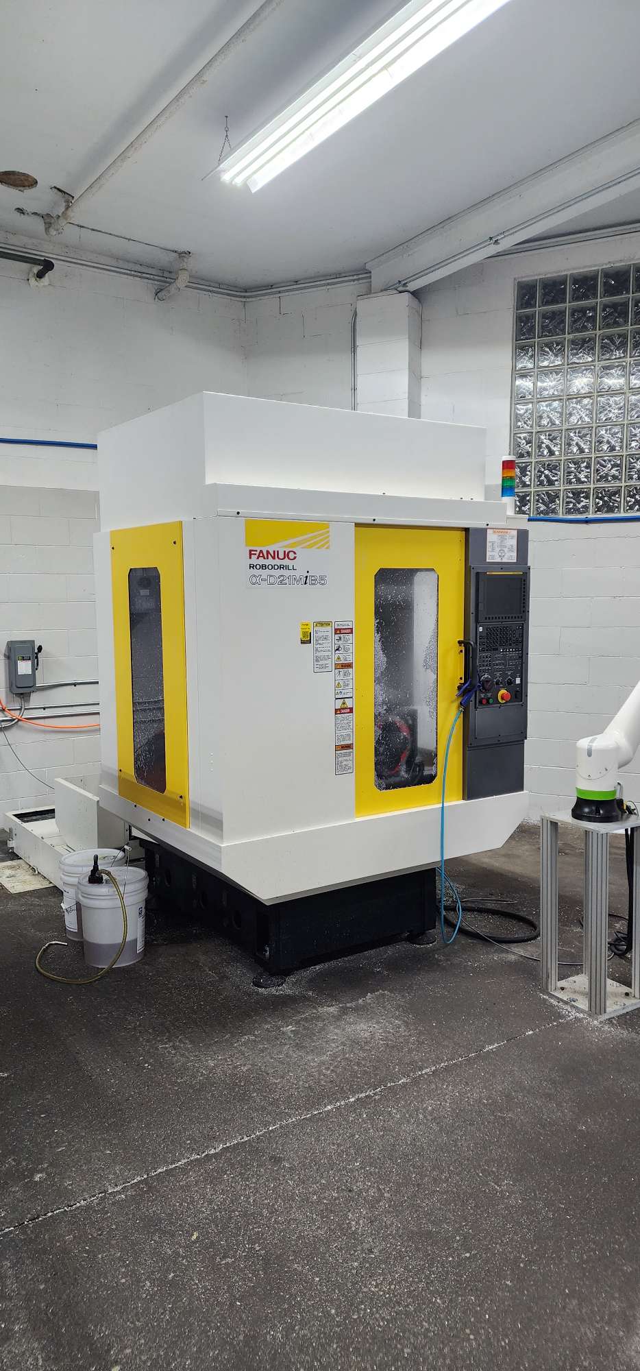 FANUC Robodrill Model D21MiB5 CNC VMC, 2021 - Chip Conveyor, Fanuc  CRX-10iA/L Robot - Revelation Machinery