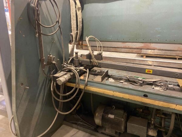125 Ton x 10' Amada RG-125 Press Brake