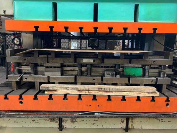 220 Ton Seyi SN2-220 Punch Press