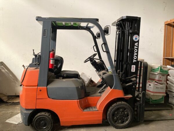 4,900 lbs. Toyota High-Capacity Adjustable Forklift