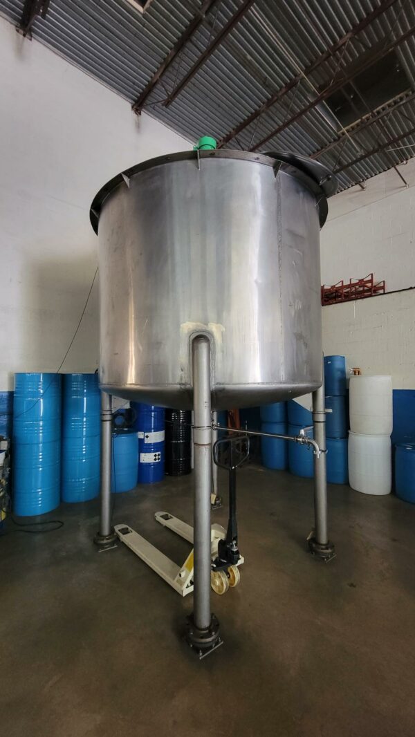 1,500 Gallon Stainless Steel Mix Tank