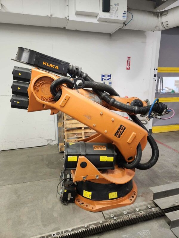 Kuka KR210 Robot With 30' KL 1500-3 Kuka Rail System