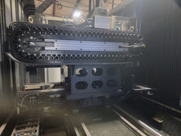 Doosan VCF 850LSR 4 Axis VMC, 2019 - Tilting B-Axis, Renishaw Probe, Tool-Setter, LNS Conveyor - Image 4