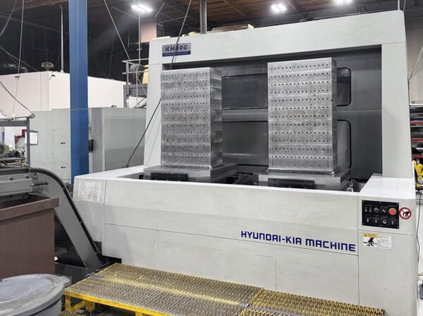 Hyundai Wia KH80G 800mm HMC, 2007 - 1000 PSI Coolant Thru Spindle, Cat 50, 80 ATC, Chip Conveyor, 32" Pallet