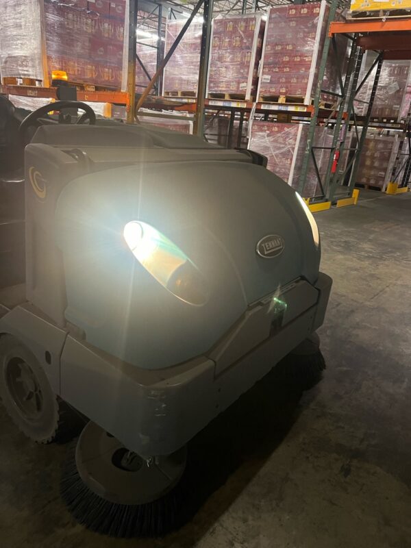 Tennant S30 Ride-On Scrubber & Sweeper - Image 3