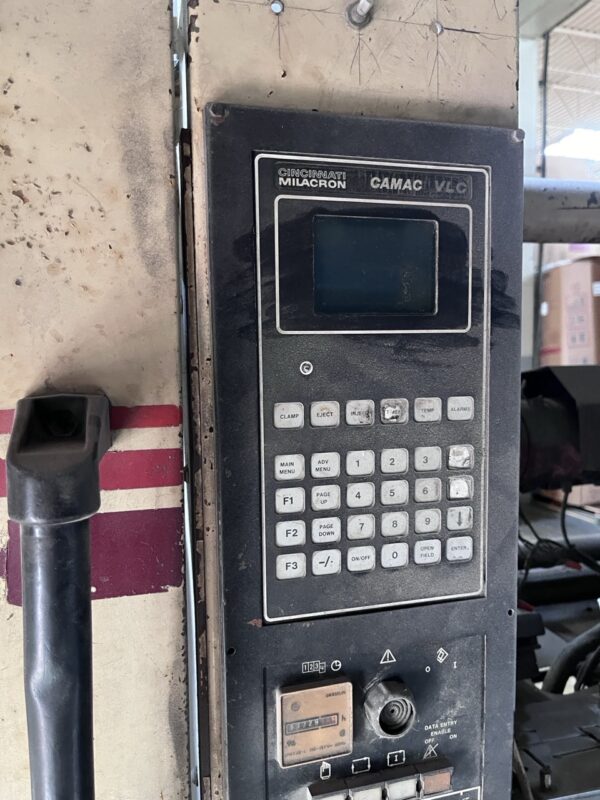 85 TON, 5 OZ Cincinnati Milacron VT85-5 Plastic Injection Molding Machine, 1989 - Image 3