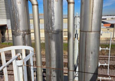 3500 gallon cs tank w attached pumps and motors and columns