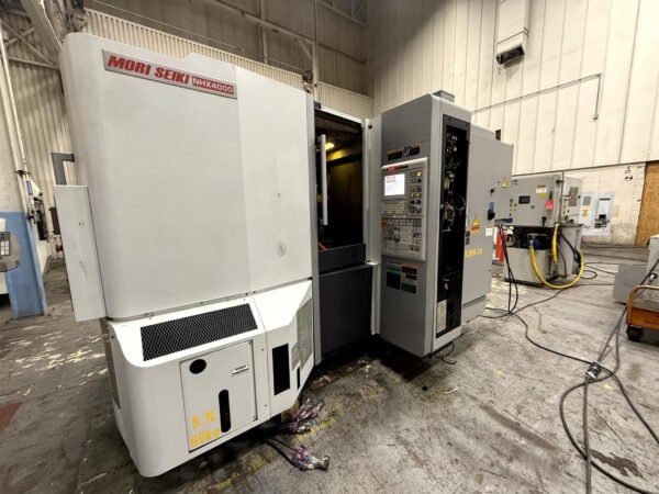 Mori Seiki NHX4000 400mm CNC HMC, 2012 - ChipBlaster Coolant Filtration System, Chip Conveyor, Tooling