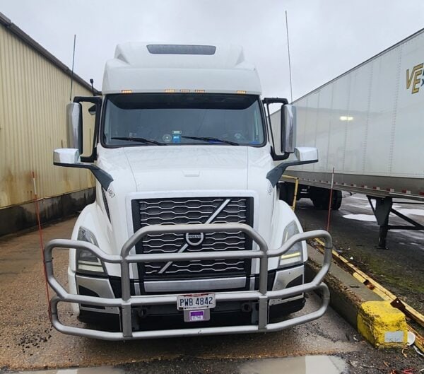 Volvo VNL860 Sleeper Truck, 2019 - ~1,000,000 Miles
