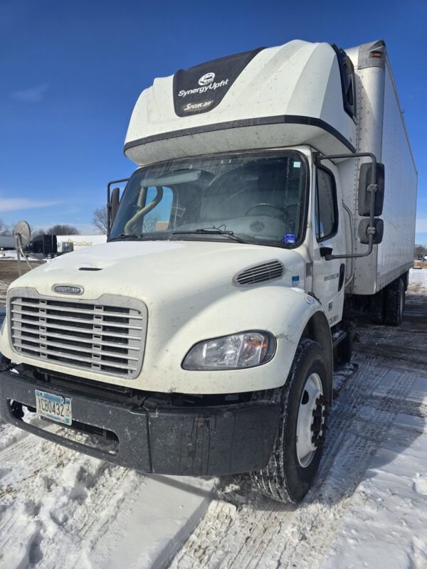 Freightliner M2 26' Straight Truck w/ Liftgate, 2014 - Image 2