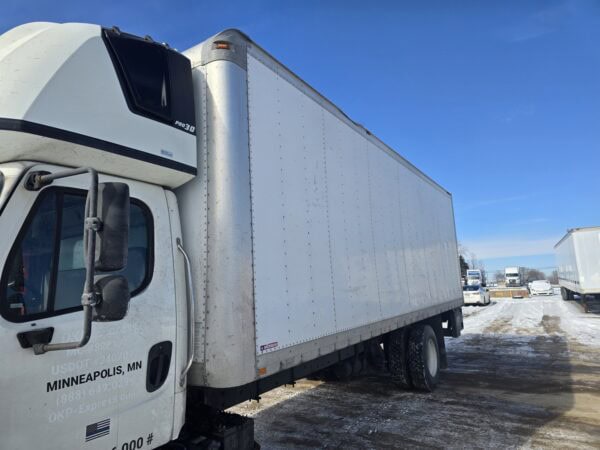 Freightliner M2 26' Straight Truck w/ Liftgate, 2014 - Image 3