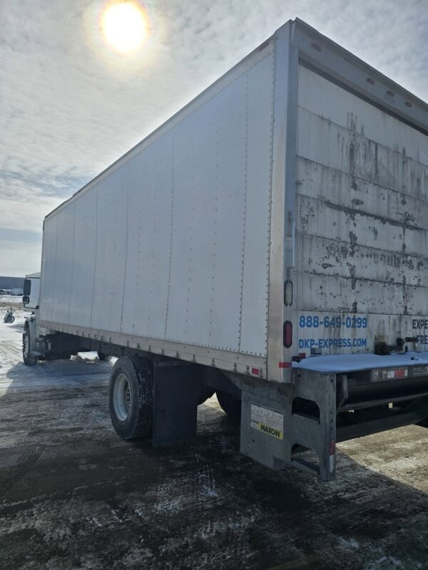 Freightliner M2 26' Straight Truck w/ Liftgate, 2014 - Image 7