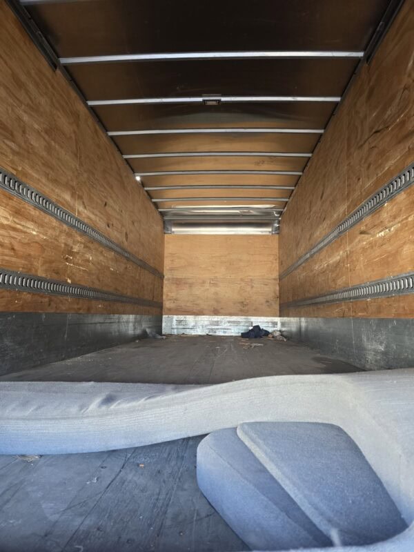 Freightliner M2 26' Straight Truck w/ Liftgate, 2014 - Image 8