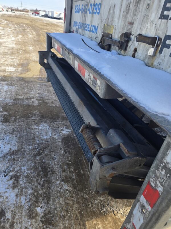 Freightliner M2 26' Straight Truck w/ Liftgate, 2014 - Image 9