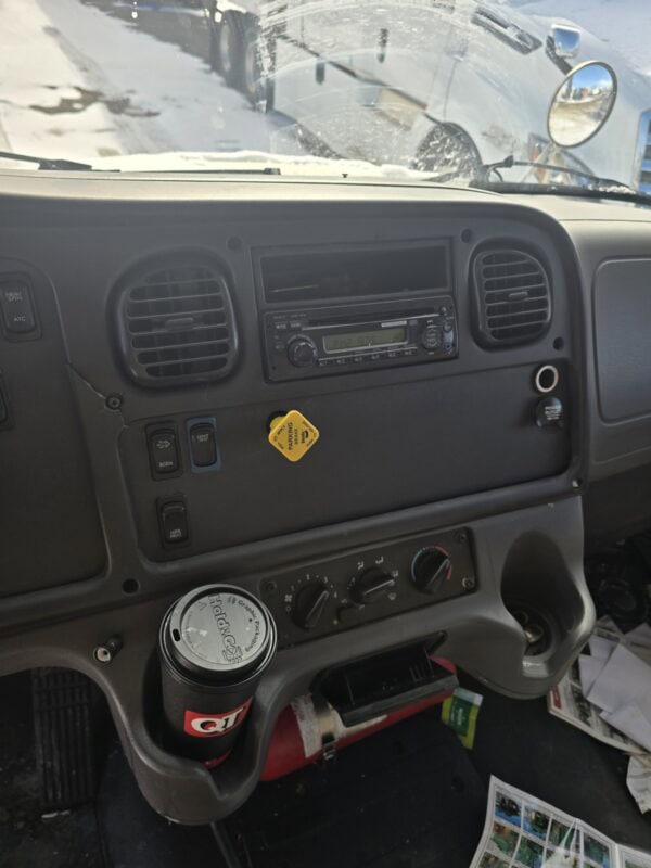 Freightliner M2 26' Straight Truck w/ Liftgate, 2014 - Image 25