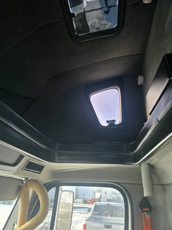 Freightliner M2 26' Straight Truck w/ Liftgate, 2014 - Image 26