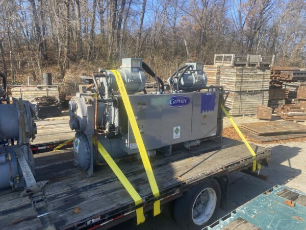 175 Ton Carrier 30HXC186RZE660 Chiller, 2004 - Image 2
