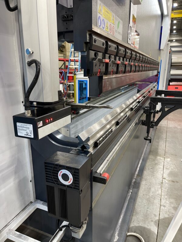 13' x 350 Ton Accurl Genius Pro CNC Press Brake, 2025 - Image 2