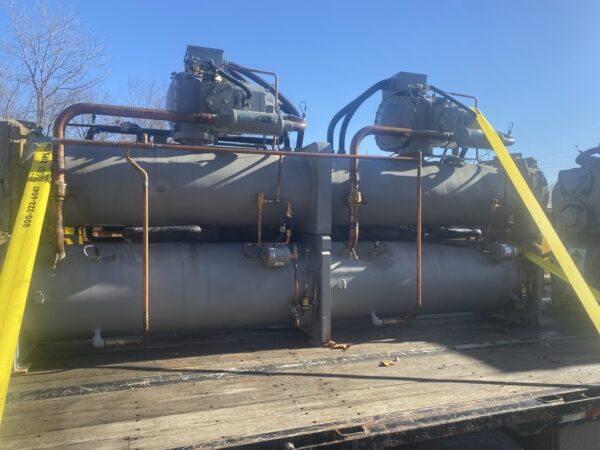 175 Ton Carrier 30HXC186RZE660 Chiller, 2004 - Image 2