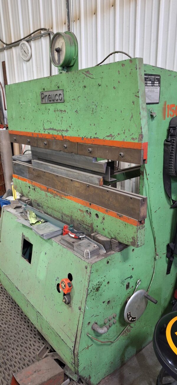 35 Ton x 4' Pneuco V4-35 Pneumatic Press Brake