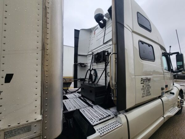 Volvo VNL860 Sleeper Truck, 2019 - ~1,000,000 Miles - Image 4