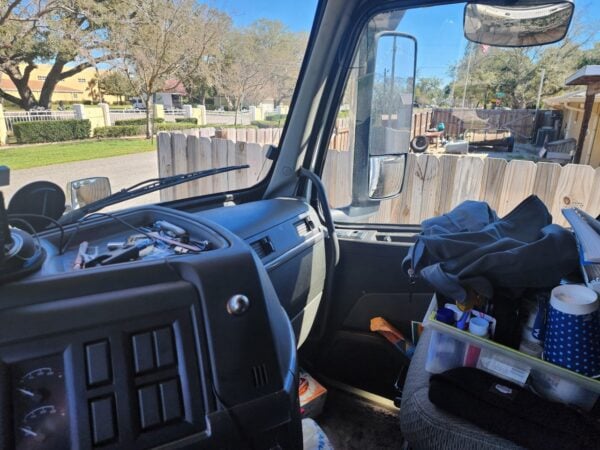 Volvo VNL860 Sleeper Truck, 2019 - ~1,000,000 Miles - Image 5
