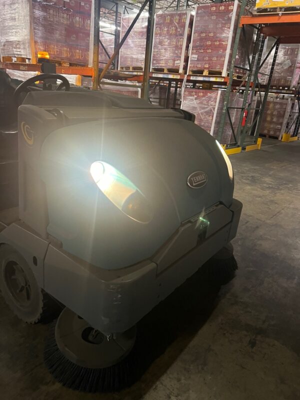 Tennant S30 Shop Sweeper- 550 Hours - Image 4
