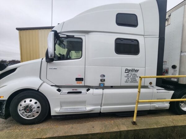 Volvo VNL860 Sleeper Truck, 2019 - ~1,000,000 Miles - Image 8