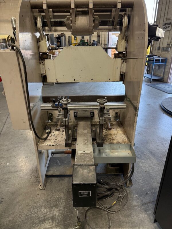 17 Ton x 4' Di-Acro 14-48-1 Hydraulic Press Brake, 1976 - Backgauge - Image 2