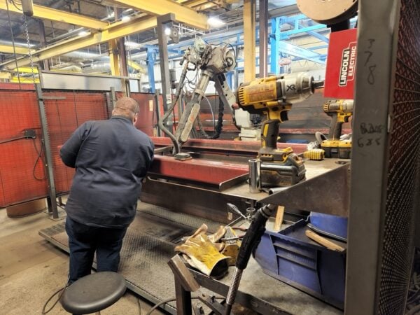 Yaskawa Motoman YR-UP20-A12 Robotic Welding Cell, 2003 - XRC 2001 Control
