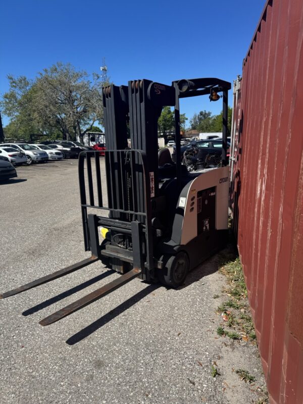 4,000 lb Crown RC5545-40 Stand Up Docker Forklift, 2012